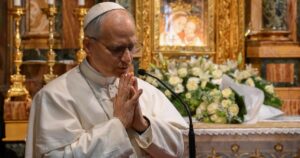 «El nuevo Papa va a continuar la misión de Francisco, pero intentando unificar a la Iglesia», afirma un reconocido experto en religión y política